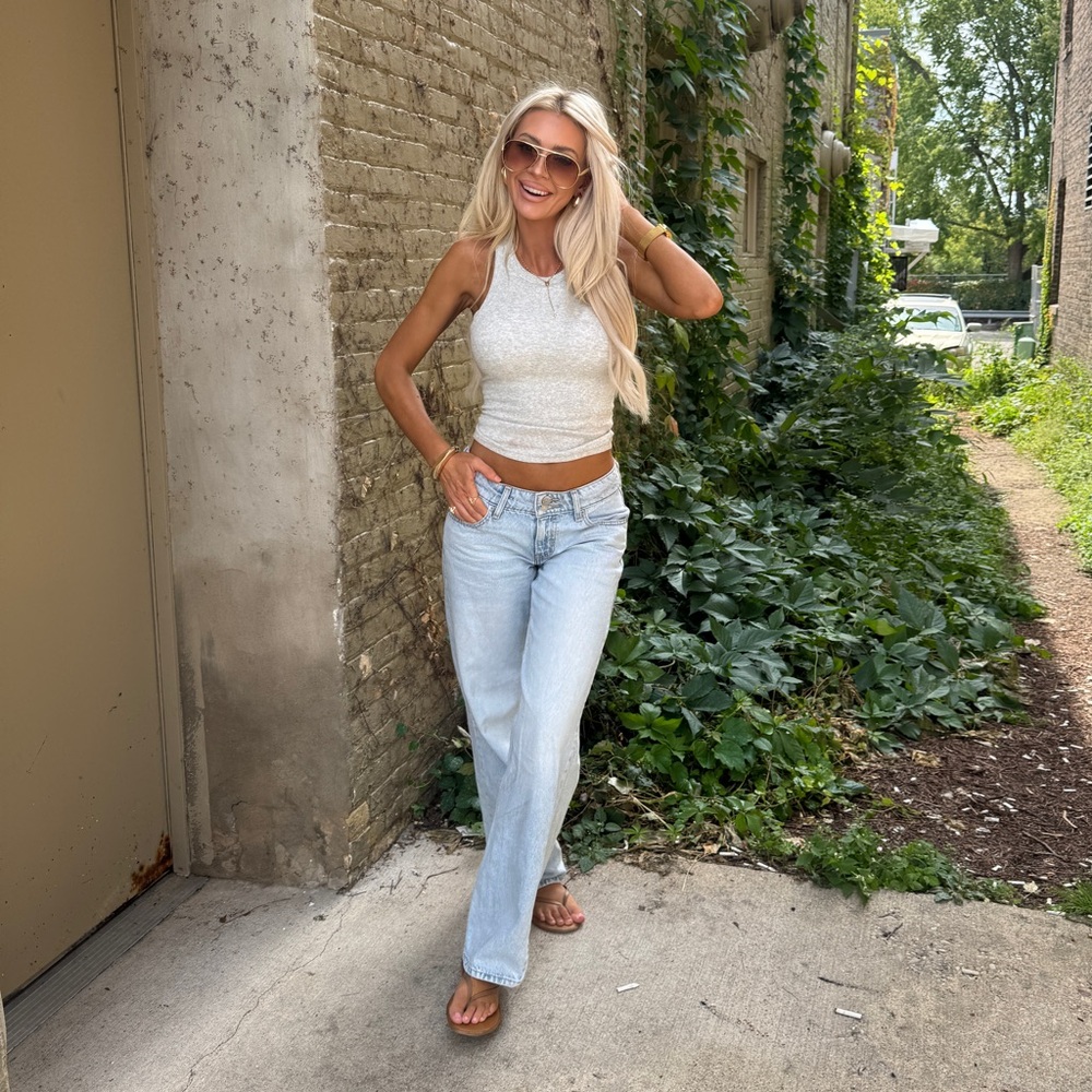 Light Wash Super Low Wide Leg LEVI’S Jeans - Picture 6 of 11